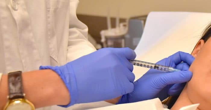 Jawline Definition: Mandibular Border Enhancement