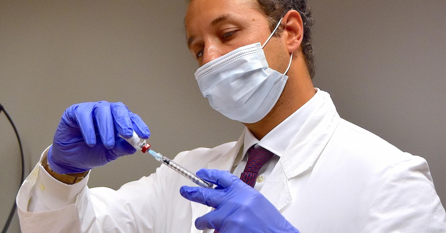 "Docteur, mon regard a l'air fatigué... Est-il vrai que la toxine botulique peut rajeunir mon apparence ?"