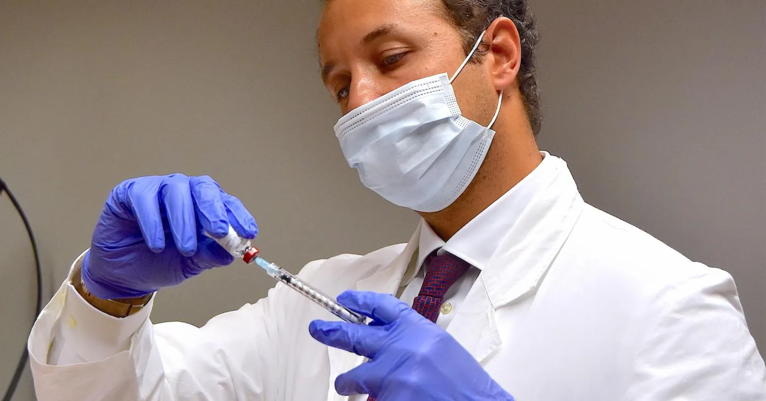 "Doctor, my eyes look tired... Is it true that botulinum toxin can rejuvenate my appearance?"