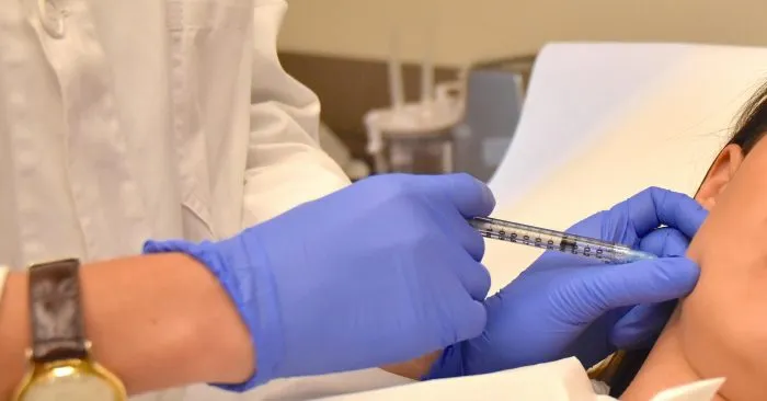 Jawline Definition: ridefinizione del bordo mandibolare